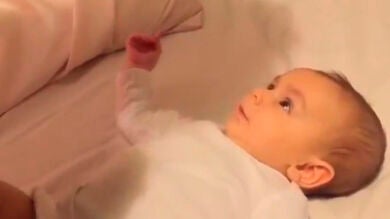 La enternecedora historia del bebé que dice 'te quiero' con solo tres meses