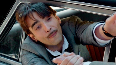 Humberto Santamaria aparece borracho en la presentación de la nueva colección de las Galerías Velvet