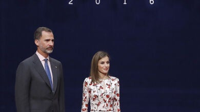 Los Reyes reciben en audiencia en el Hotel de la Reconquista a los galardonados con los Premios Princesa de Asturias