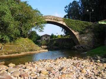 Puente romano sobre el rio Miera