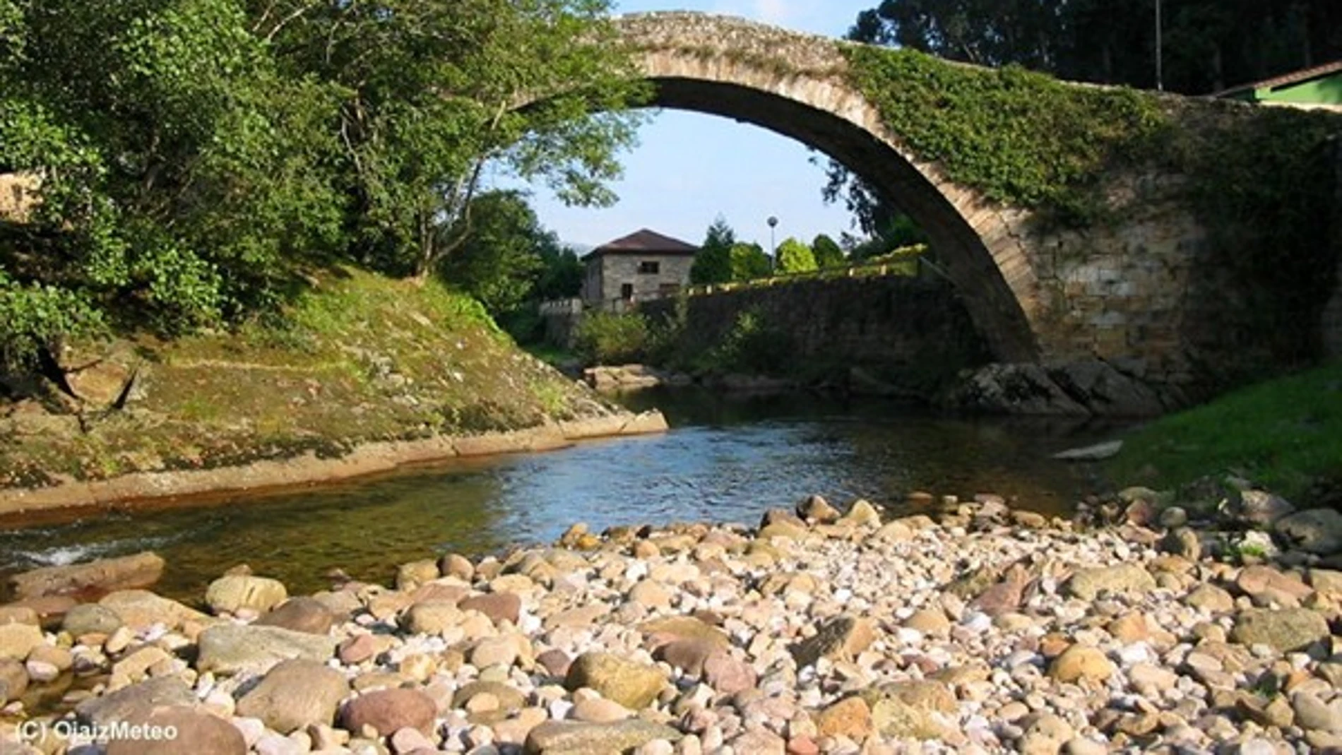 Puente romano sobre el rio Miera Puente romano sobre el rio Miera