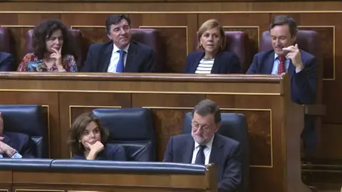 Frame 9.720248 de: Iglesias recomienda que se callen los del PP cuando se habla de delincuentes y Cospedal le responde desde el escaño Frame 9.720248 de: Iglesias recomienda que se callen los del PP cuando se habla de delincuentes y Cospedal le responde desde el escaño