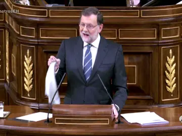 Frame 10.556509 de: Mariano Rajoy plagia el 'atrásss' de Diego El Cigala Frame 10.556509 de: Mariano Rajoy plagia el 'atrásss' de Diego El Cigala