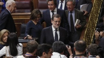 Mariano Rajoy abandona el hemiciclo