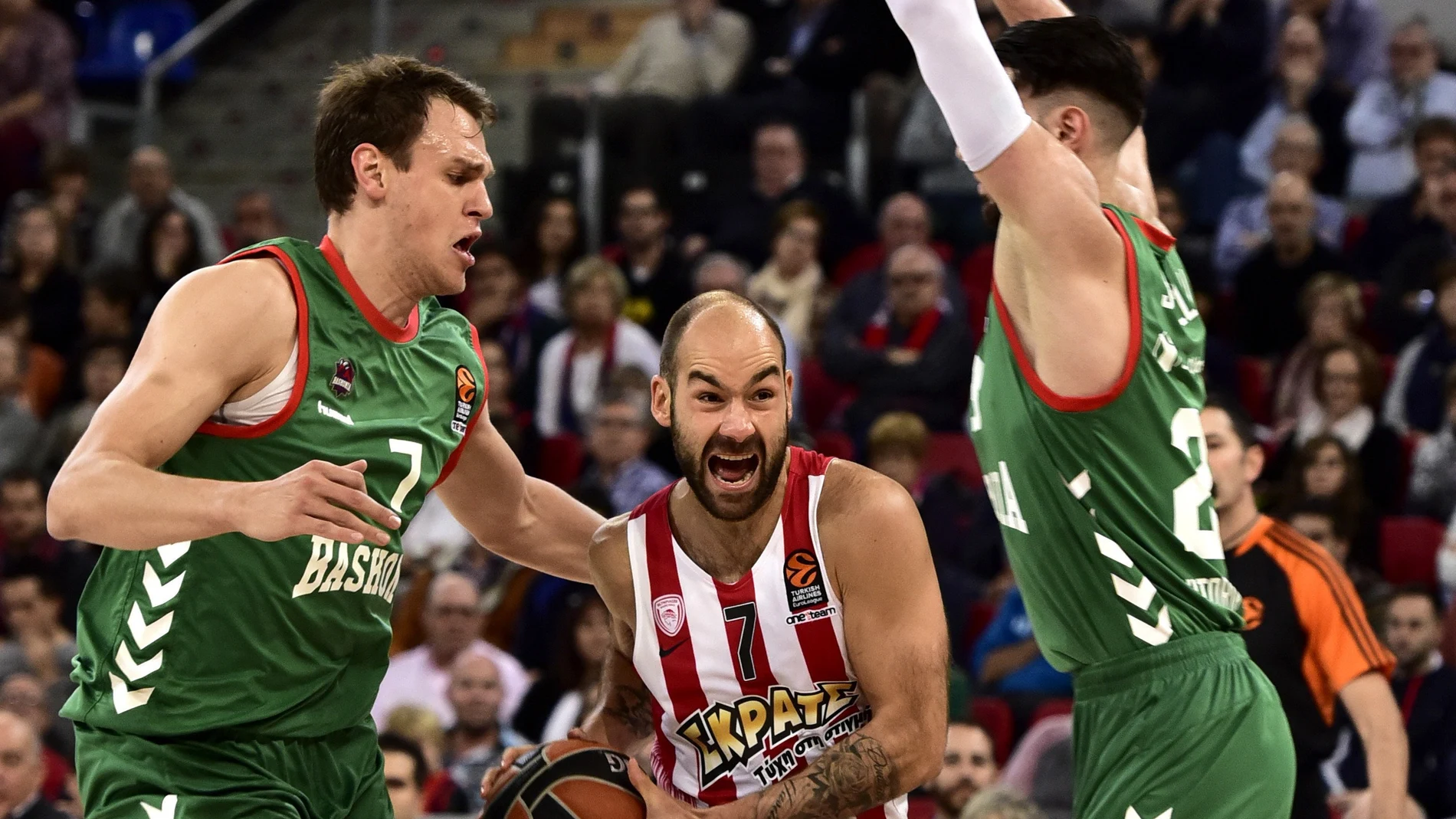 El Baskonia en su encuentro ante el Olympiacos El Baskonia en su encuentro ante el Olympiacos