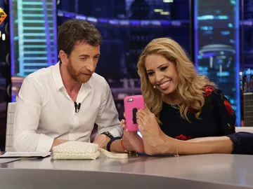 Adriana Macías nos da una lección de vida enseñándonos cómo es vivir sin brazos Adriana Macías nos da una lección de vida enseñándonos cómo es vivir sin brazos