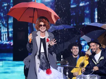 Una actuación pasada por agua de Esther Arroyo como Fairground Attraction en 'Perfect' Una actuación pasada por agua de Esther Arroyo como Fairground Attraction en 'Perfect'