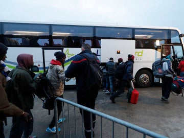 Autobús que transporta a los inmigrantes de Calais Autobús que transporta a los inmigrantes de Calais