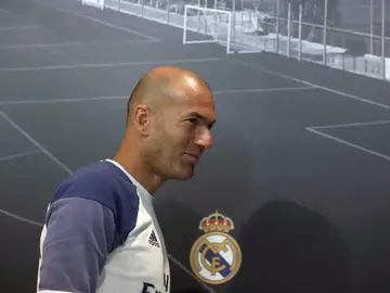 Zidane se marcha de la sala de prensa Zidane se marcha de la sala de prensa