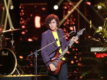 Canco Rodríguez, sentimiento a flor de piel como Antonio Vega en 'Chica de ayer' Canco Rodríguez, sentimiento a flor de piel como Antonio Vega en 'Chica de ayer'