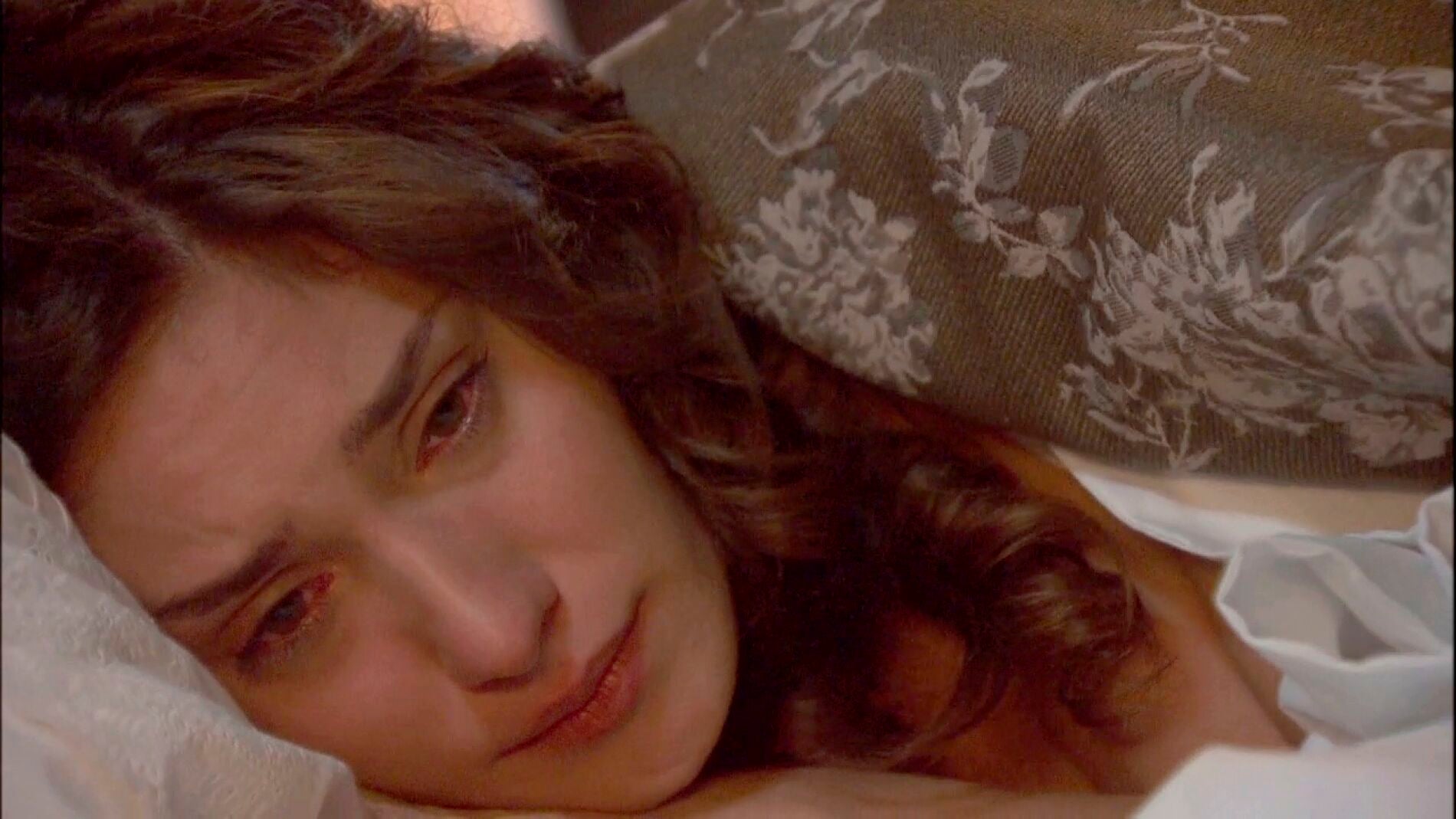 Camila esconde sus marcas de sufrimiento