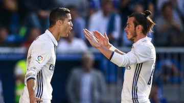 Cristiano Ronaldo celebra uno de sus goles junto a Gareth Bale