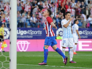 Gameiro celebra uno de sus goles contra el Málaga