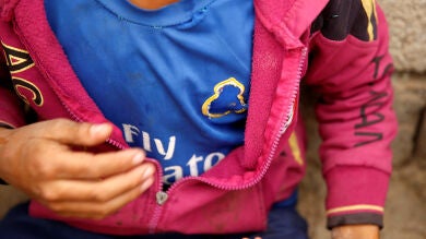 Daesh obliga a un niño a arrancarse el escudo del Real Madrid de su camiseta