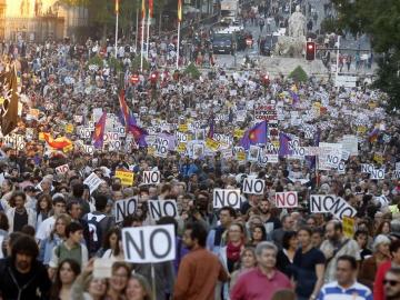 Miles de personas han participado pacíficamente en la manifestación "Rodea el Congreso"