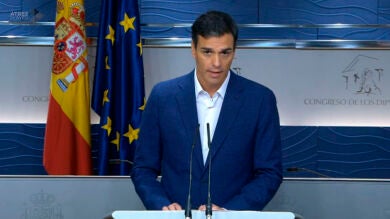 Sánchez entrega su acta de diputado: 