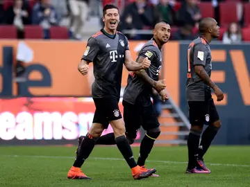 Lewandowski, celebrando un gol ante el Augsburgo Lewandowski, celebrando un gol ante el Augsburgo
