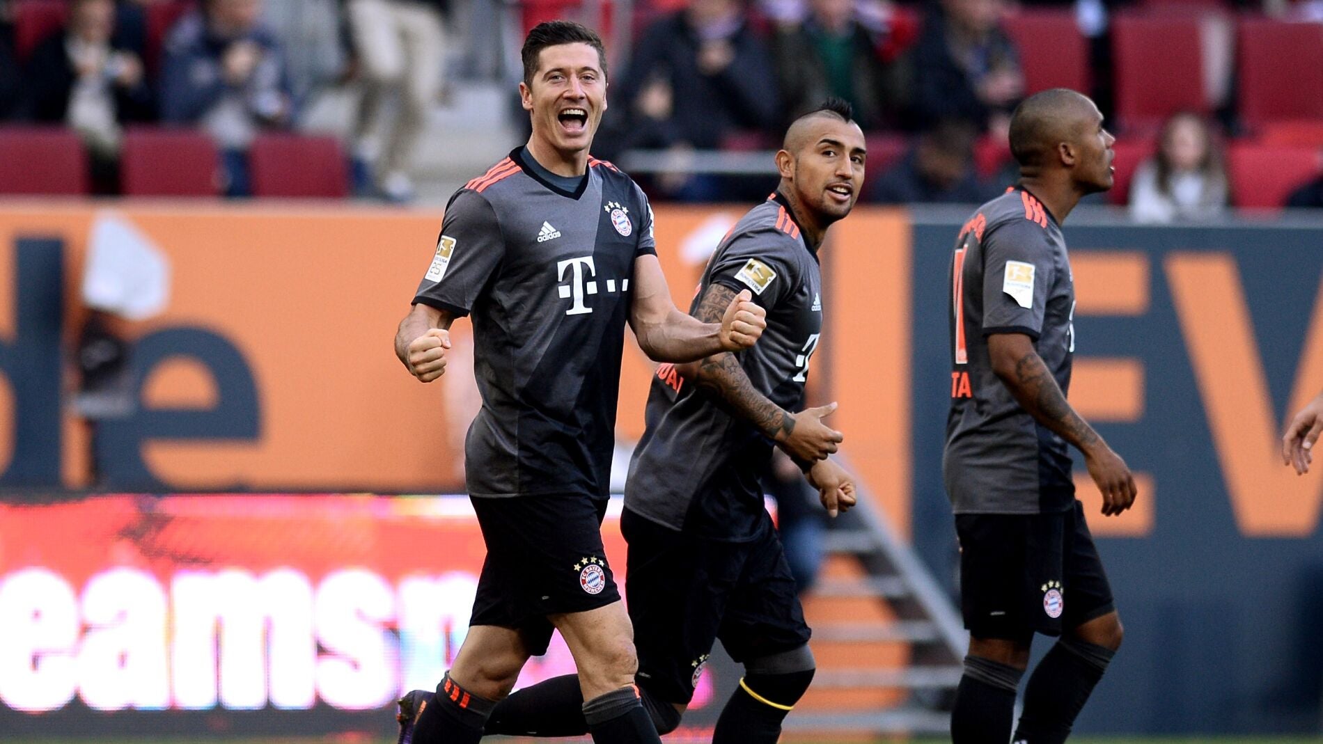 Lewandowski, celebrando un gol ante el Augsburgo