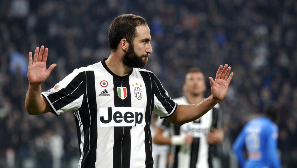 Higuaín no celebra su gol ante el Nápoles