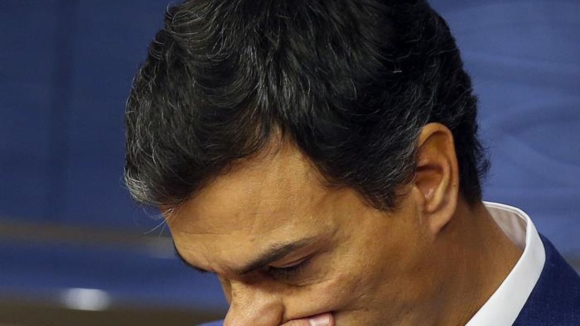 Pedro S&aacute;nchez, emocionado tras dejar su acta de diputado