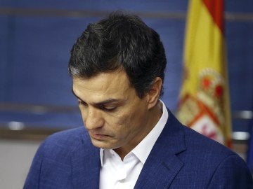 Pedro Sánchez renuncia a su escaño
