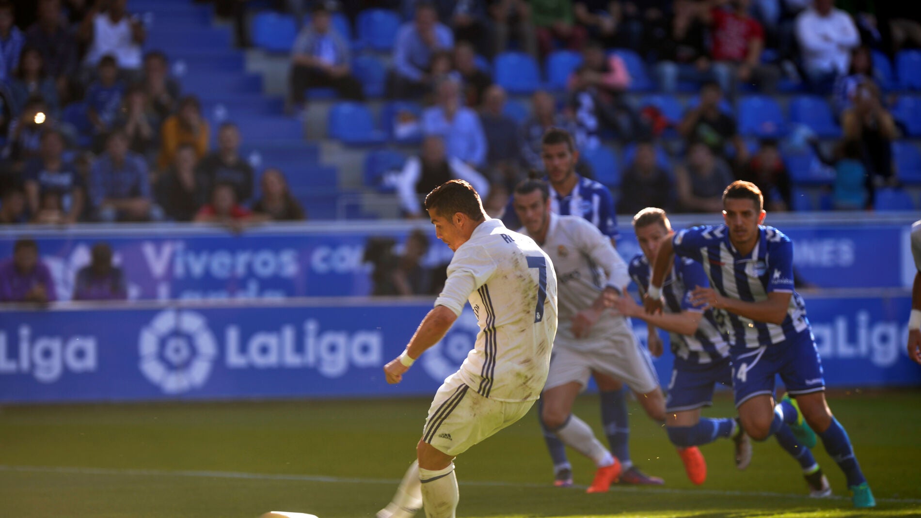 Cristiano Ronaldo lanza el penalti que supuso el 1-1