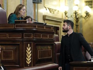 Ana Pastor y Gabriel Rufián en la sesión de investidura