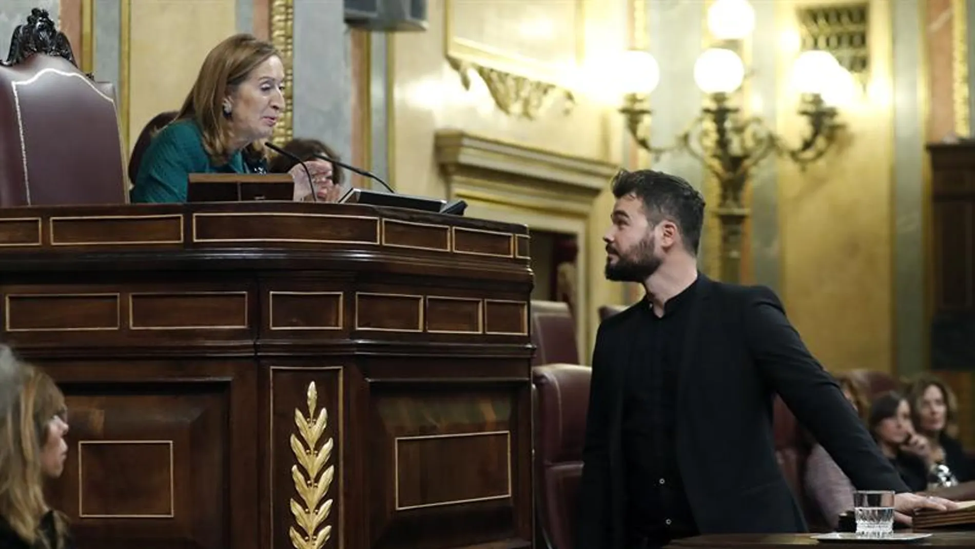 Ana Pastor y Gabriel Rufián en la sesión de investidura Ana Pastor y Gabriel Rufián en la sesión de investidura