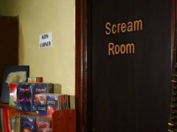 Sala de gritos en una librería