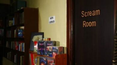 Una librería de Egipto crea una 'sala de gritos' para que sus clientes puedan desahogarse