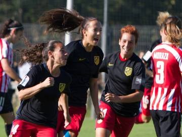 Las chicas del Atlético, celebrando un gol ante el Athletic