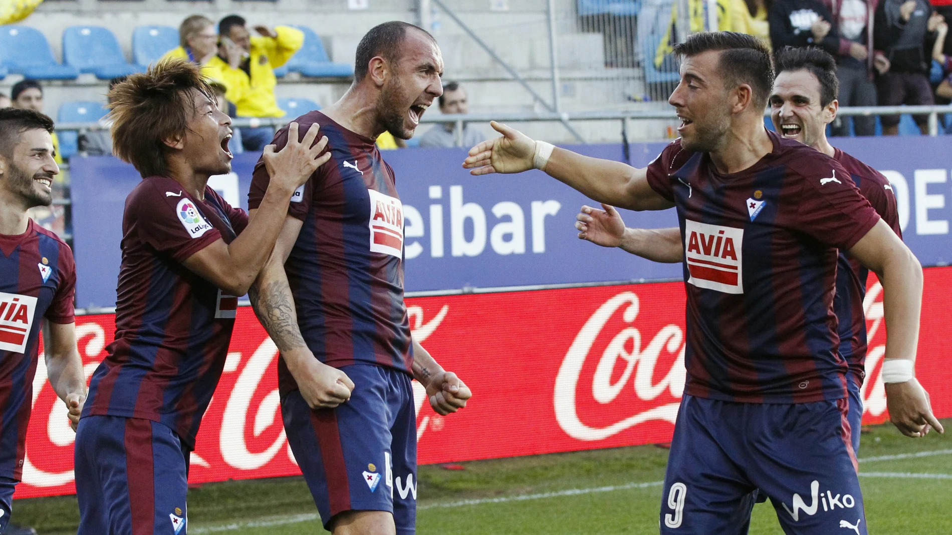 Los jugadores del Eibar celebran el gol de Ramis ante el Villarreal Los jugadores del Eibar celebran el gol de Ramis ante el Villarreal