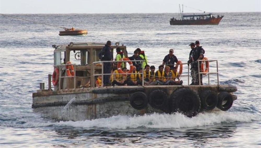 Barco con refugiados en Australia
