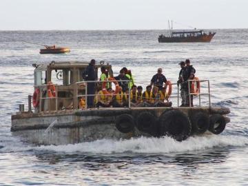 Barco con refugiados en Australia 