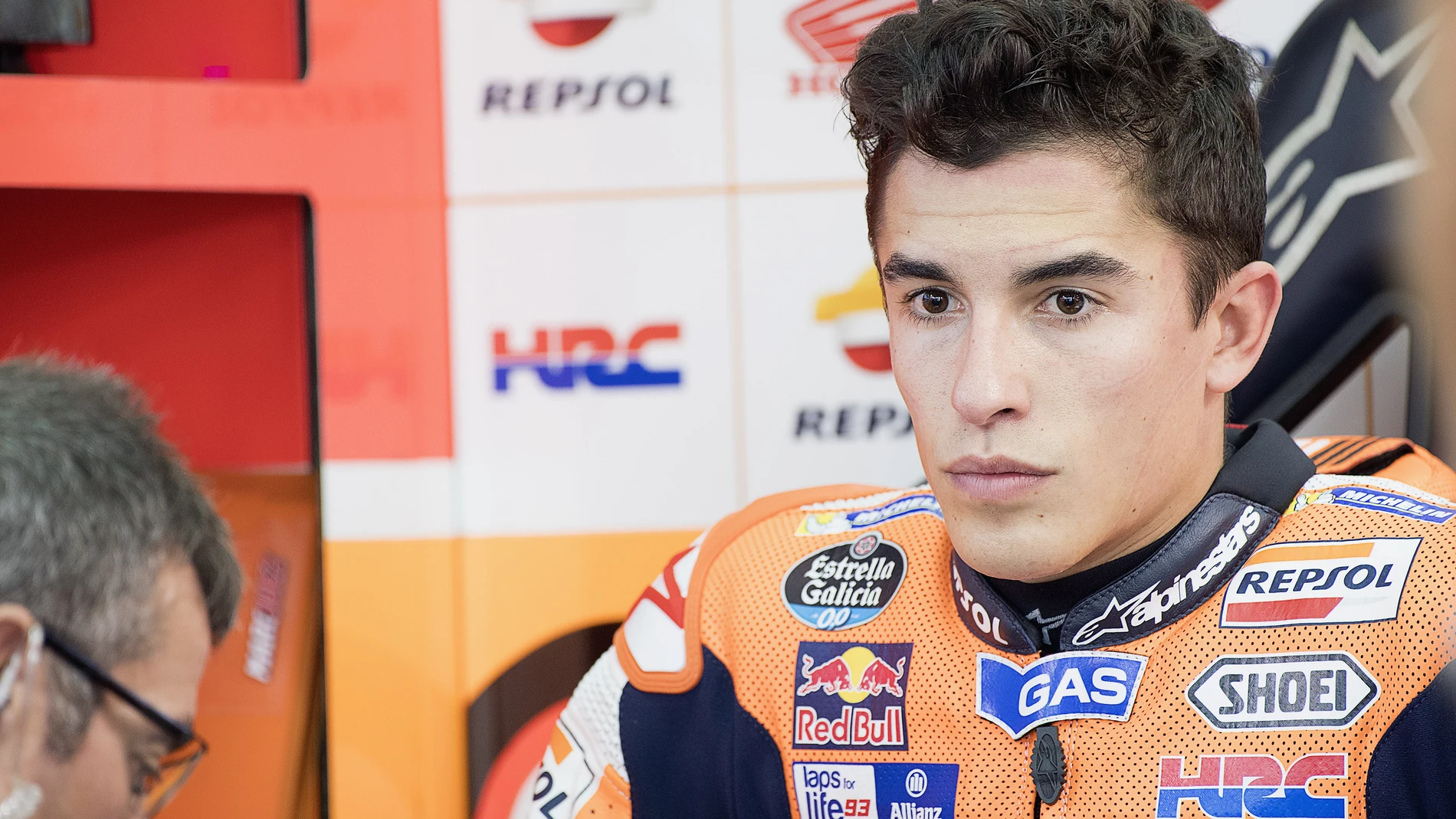 Marc Márquez, pensativo durante el GP de Malasia Marc Márquez, pensativo durante el GP de Malasia