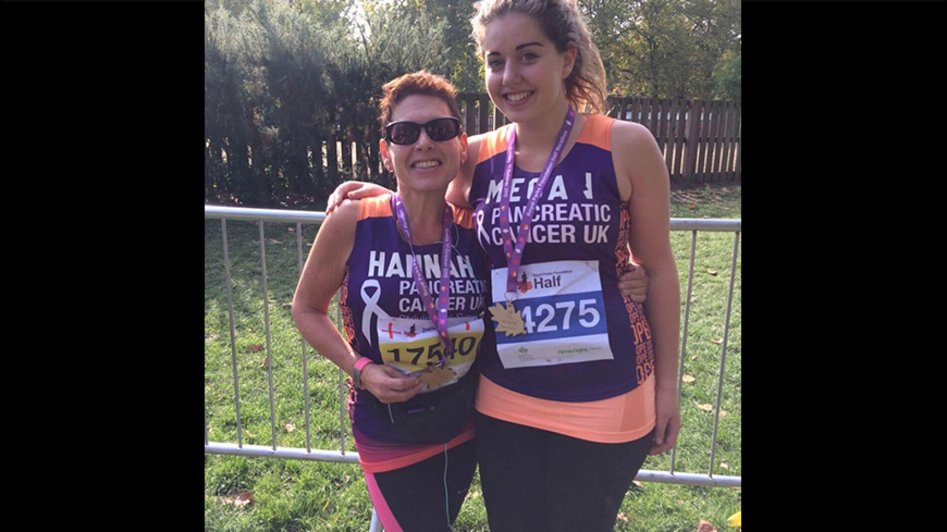 Hannah junto a su hija