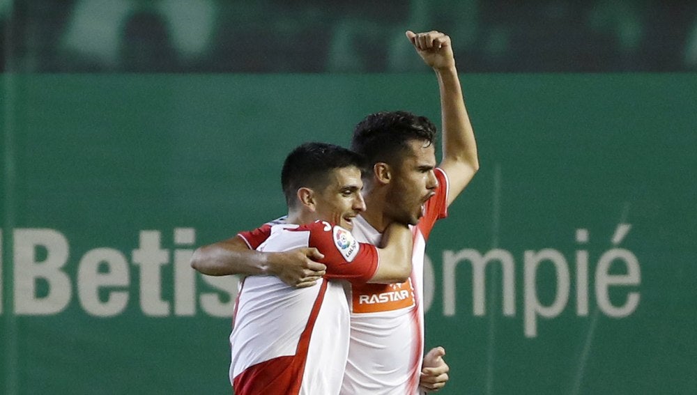 Diego Reyes celebra su gol contra el Betis