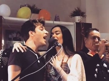 Blas Cantó canta la ranchera 'Si nos dejan' junto a su compañera Beatriz Luengo en su fiesta de cumpleaños mexicana