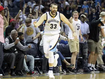 Marc Gasol celebra un triple decisivo con los Grizzlies Marc Gasol celebra un triple decisivo con los Grizzlies