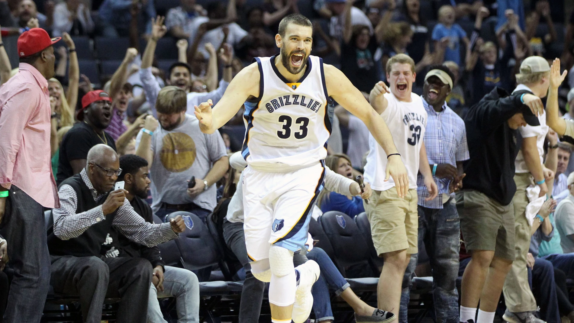 Marc Gasol celebra un triple decisivo con los Grizzlies Marc Gasol celebra un triple decisivo con los Grizzlies