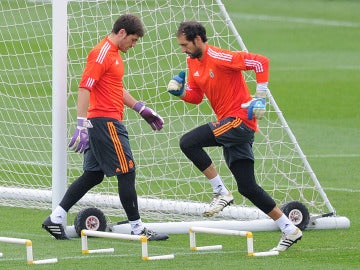 Casillas y Diego López, en su época en el Real Madrid