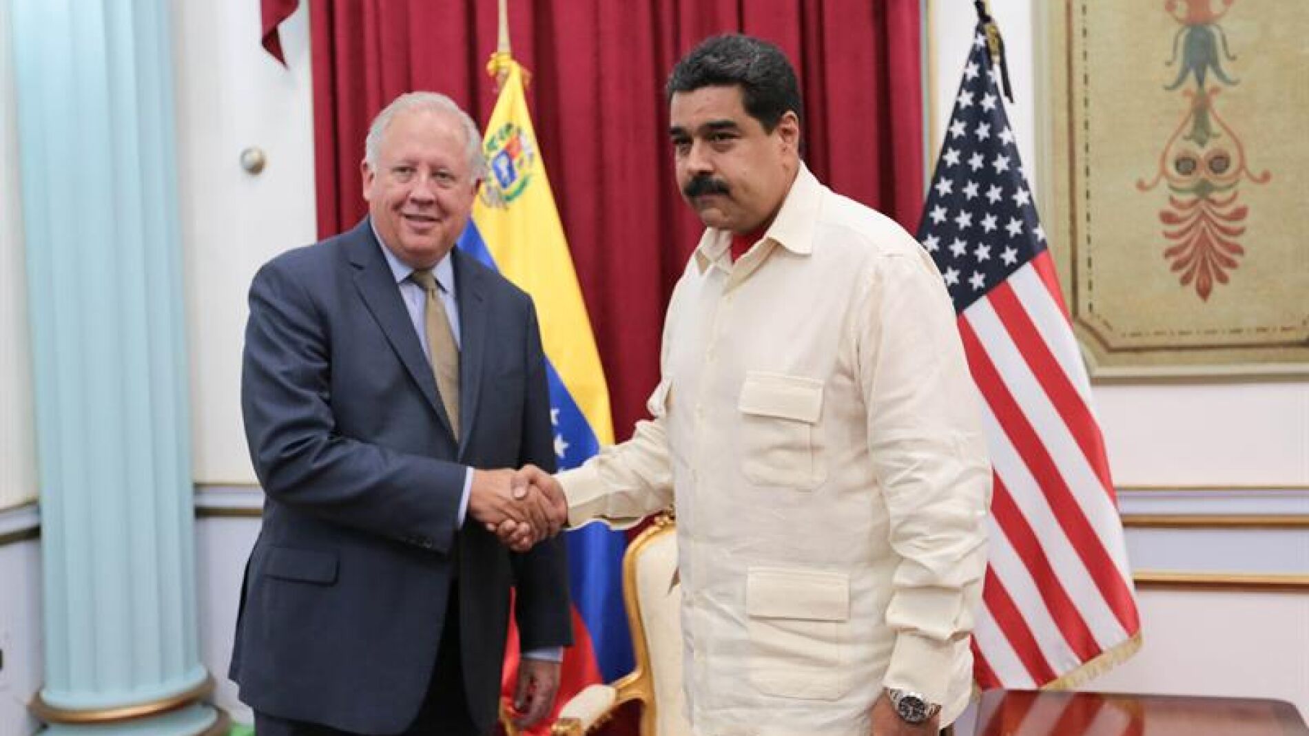 Maduro recibe al enviado de EE.UU. en apoyo al di&aacute;logo con la oposici&oacute;n