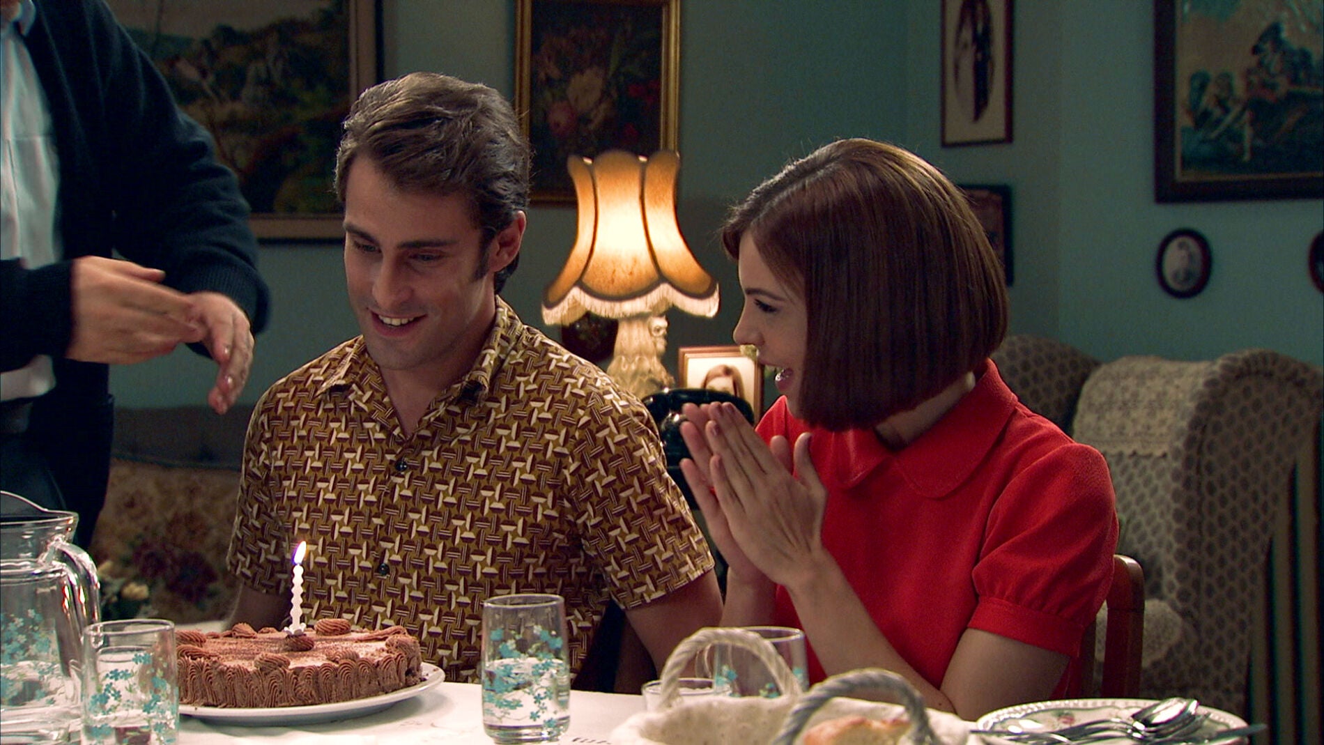 Gonzalo, el invitado m&aacute;s especial en la cena de casa de los G&oacute;mez