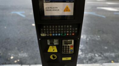 El Ayuntamiento de Madrid prohíbe el aparcamiento en el centro de la ciudad para no residentes 