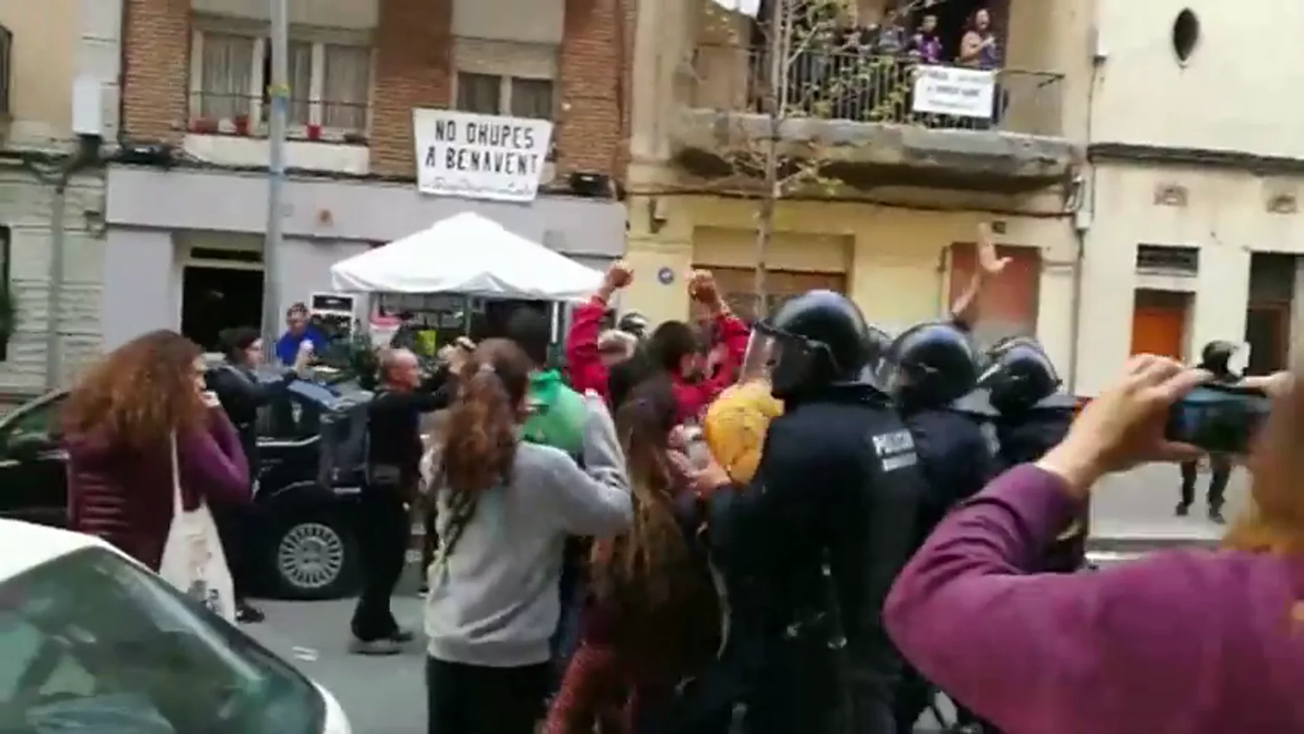 Desalojo de un grupo de 'okupas' Desalojo de un grupo de 'okupas'