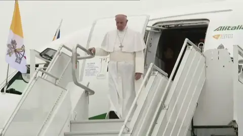 Frame 27.485569 de: El papa llega a Suecia para asistir a los actos conmemorativos de la Reforma Frame 27.485569 de: El papa llega a Suecia para asistir a los actos conmemorativos de la Reforma