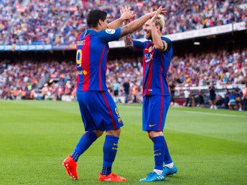 Messi y Luis Suárez celebran un gol con el Barça