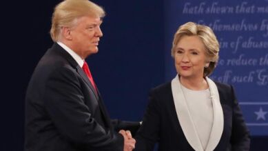 Clinton supera ya en más de un millón de votos a Trump, que se impuso en el sistema electoral y lo califica de 