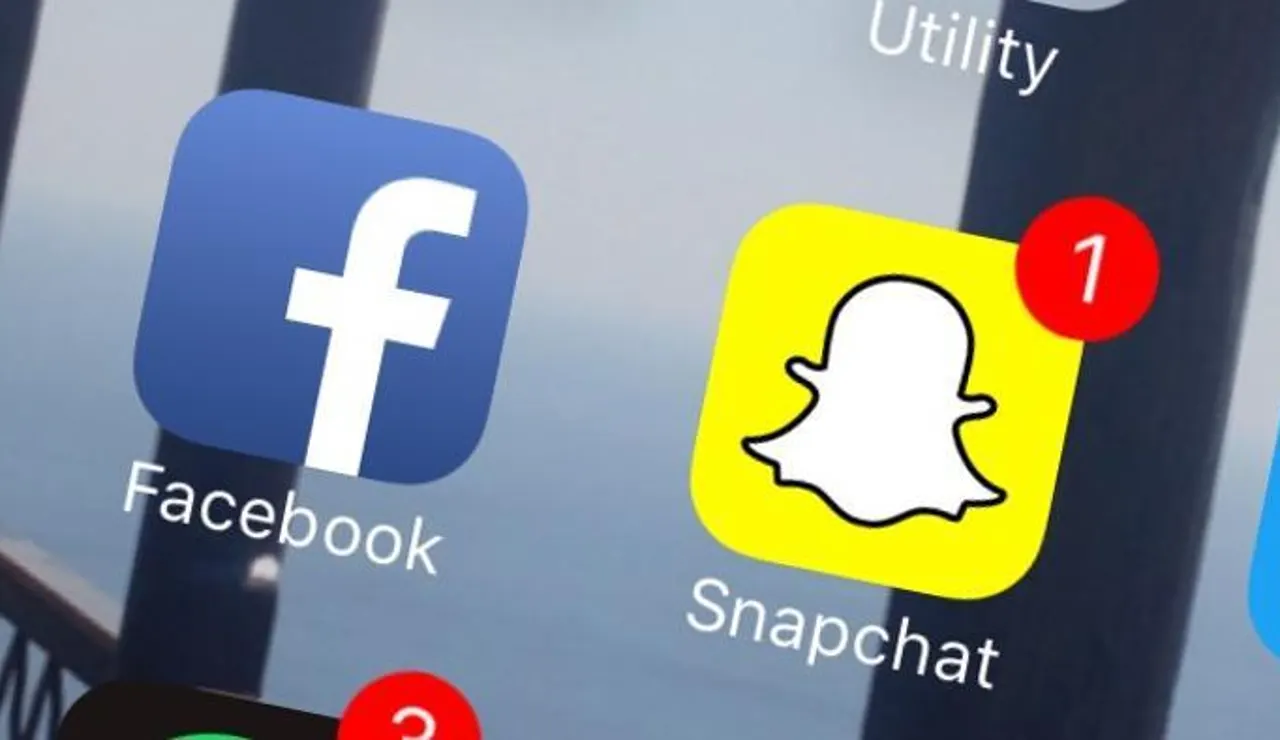 Facebook vs Snapchat