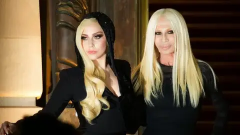Donatella Versace y Lady Gaga Donatella Versace y Lady Gaga